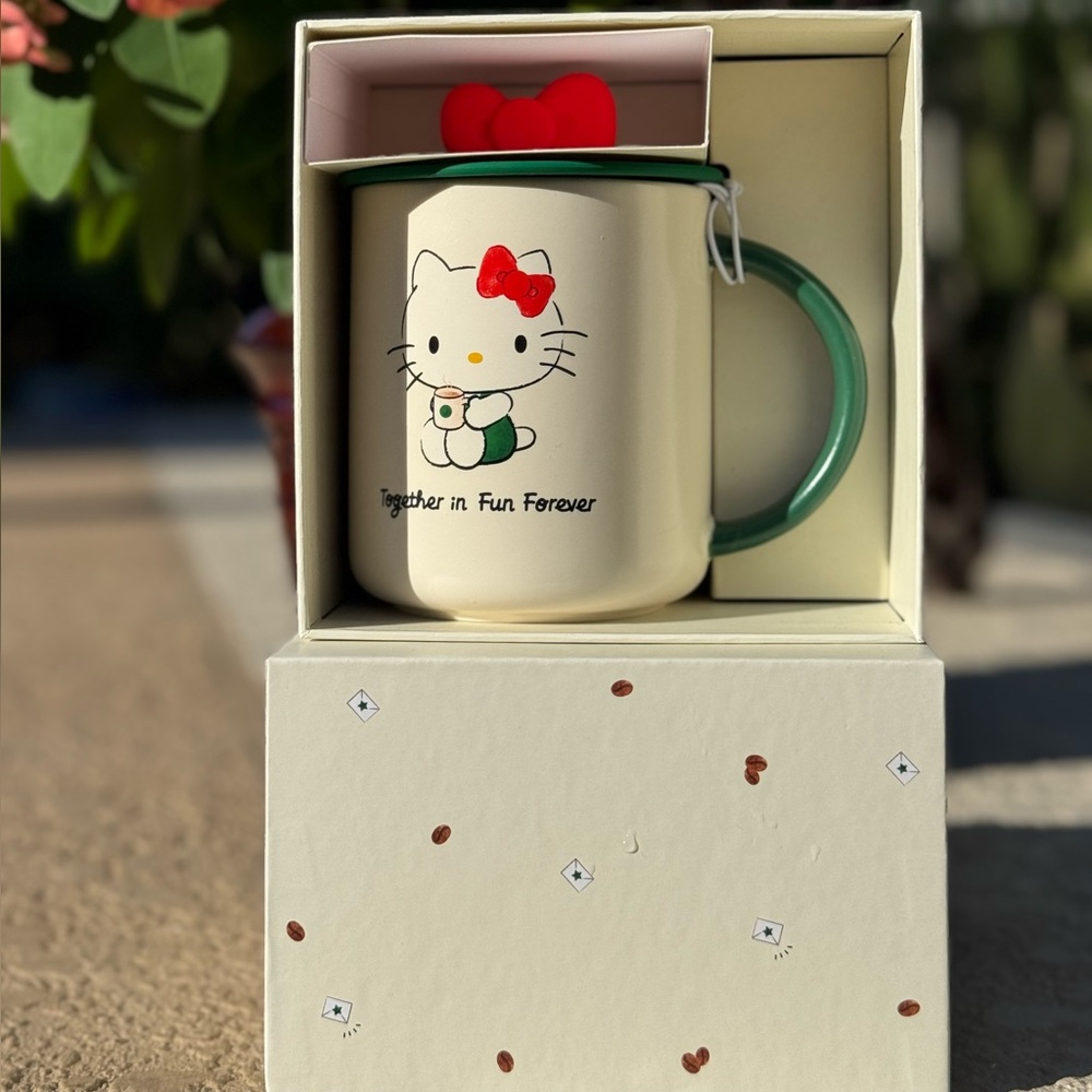 New Starbucks x Hello Kitty Ceramic Mug With Silicone Lid - Picture 3 of 4
